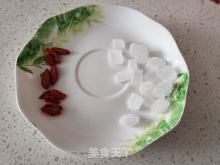 冰糖炖桃胶步骤1