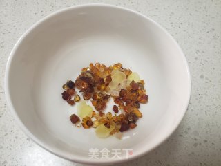 冰糖炖桃胶步骤2