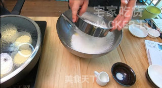 日式焦糖布丁烧，蛋糕层松软，布丁层甜蜜滑嫩，超级治愈的小甜品。步骤14