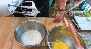 日式焦糖布丁烧，蛋糕层松软，布丁层甜蜜滑嫩，超级治愈的小甜品。步骤19