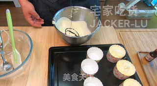 日式焦糖布丁烧，蛋糕层松软，布丁层甜蜜滑嫩，超级治愈的小甜品。步骤24