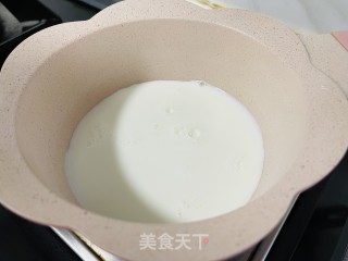 酸酸甜甜的酸奶草莓冻步骤2