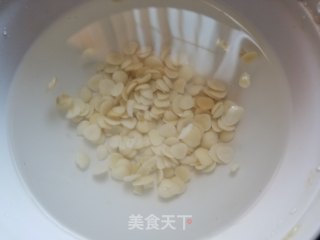 川贝雪梨炖雪耳步骤3