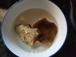 川贝雪梨炖雪耳步骤5