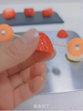 草莓财神爷步骤3