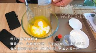 圣诞双色瑞士卷蛋糕，高颜值甜品、充满浓浓圣诞气息的美味。步骤1