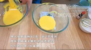 圣诞双色瑞士卷蛋糕，高颜值甜品、充满浓浓圣诞气息的美味。步骤4