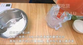 圣诞双色瑞士卷蛋糕，高颜值甜品、充满浓浓圣诞气息的美味。步骤12