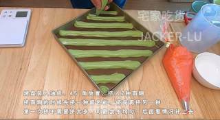圣诞双色瑞士卷蛋糕，高颜值甜品、充满浓浓圣诞气息的美味。步骤14