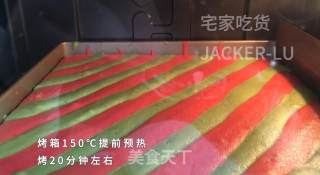 圣诞双色瑞士卷蛋糕，高颜值甜品、充满浓浓圣诞气息的美味。步骤16