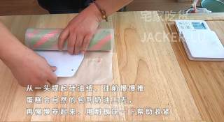 圣诞双色瑞士卷蛋糕，高颜值甜品、充满浓浓圣诞气息的美味。步骤27