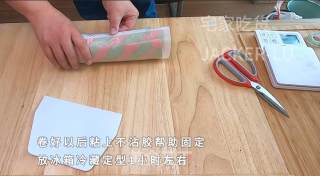 圣诞双色瑞士卷蛋糕，高颜值甜品、充满浓浓圣诞气息的美味。步骤28