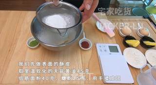 圣诞双色泡芙塔，高颜值外表，超甜蜜的奶油，酥脆的泡芙。步骤1