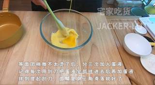 圣诞双色泡芙塔，高颜值外表，超甜蜜的奶油，酥脆的泡芙。步骤11