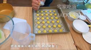 圣诞双色泡芙塔，高颜值外表，超甜蜜的奶油，酥脆的泡芙。步骤13