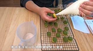 圣诞双色泡芙塔，高颜值外表，超甜蜜的奶油，酥脆的泡芙。步骤19