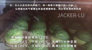 圣诞双色泡芙塔，高颜值外表，超甜蜜的奶油，酥脆的泡芙。步骤16