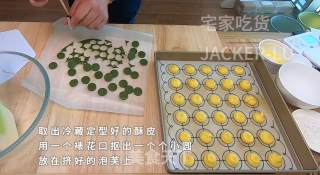 圣诞双色泡芙塔，高颜值外表，超甜蜜的奶油，酥脆的泡芙。步骤14