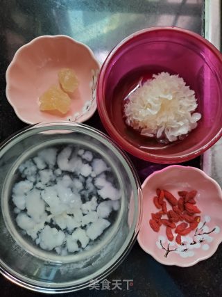 冰糖炖雪蛤银耳步骤1