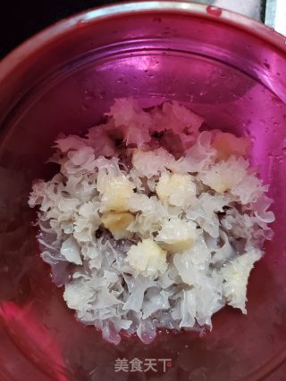 冰糖炖雪蛤银耳步骤2