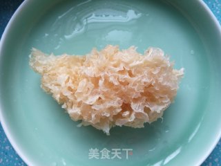 冰糖炖银耳步骤1