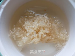 冰糖炖银耳步骤2
