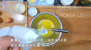 双色奶香小松饼，满口奶香，柔软细腻，下午茶的不二的选择！步骤1