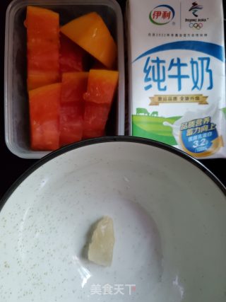 冰糖木瓜炖牛奶步骤1