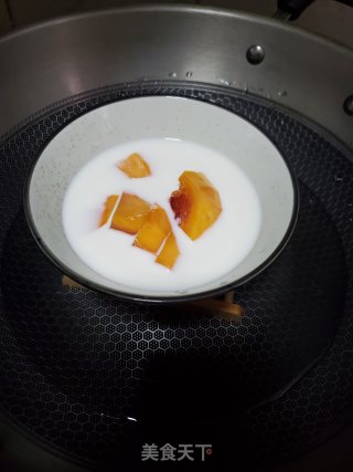 冰糖木瓜炖牛奶步骤3
