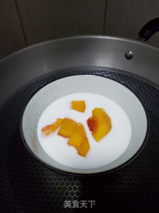 冰糖木瓜炖牛奶步骤4