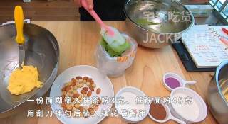 三色卡通曲奇饼干，简单方便，烘焙玩票，造型堪忧，但味道不错。步骤7