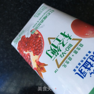 干果酸奶拌苹果步骤2