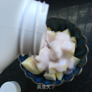 干果酸奶拌苹果步骤4