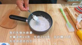 彩色汤圆水麻薯，平凡而又甜蜜的小甜点，和家人一起品尝吧。步骤1