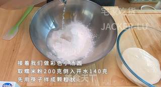 彩色汤圆水麻薯，平凡而又甜蜜的小甜点，和家人一起品尝吧。步骤3