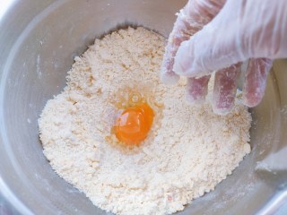 万圣节鬼脸草莓派步骤3