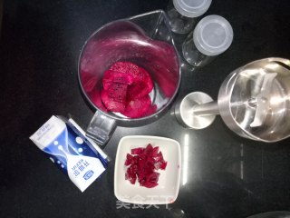 火龙果汁酸奶步骤1