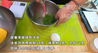 超简单的冰皮月饼，加上超好吃的奶黄馅，孩子也能轻松上手。步骤5