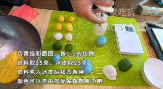 超简单的冰皮月饼，加上超好吃的奶黄馅，孩子也能轻松上手。步骤8