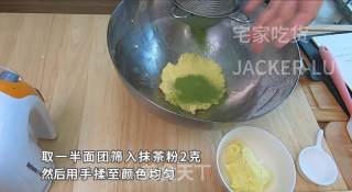 双色椰蓉小球,制作简单,甜而不腻、浓浓椰香,一口一个停不下来。步骤6 双色椰蓉小球,制作简单,甜而不腻、浓浓椰香,一口一个停不下来。步骤6