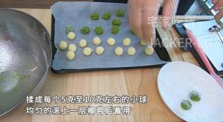 双色椰蓉小球,制作简单,甜而不腻、浓浓椰香,一口一个停不下来。步骤7 双色椰蓉小球,制作简单,甜而不腻、浓浓椰香,一口一个停不下来。步骤7