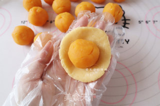 奶黄流心月饼步骤7