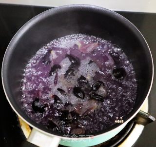 网红葡萄撞奶❗️（两种做法）葡萄椰奶冻  ❗️（超简单白凉粉版）步骤2