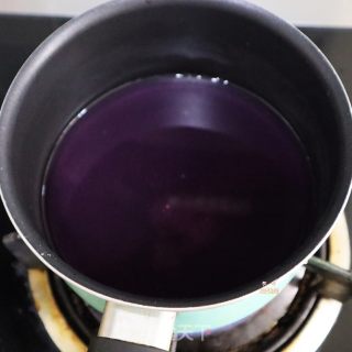 网红葡萄撞奶❗️（两种做法）葡萄椰奶冻  ❗️（超简单白凉粉版）步骤3