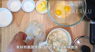 彩色冰皮月饼，美味蛋黄椰蓉馅，简单又方便，分享生活好滋味。步骤3