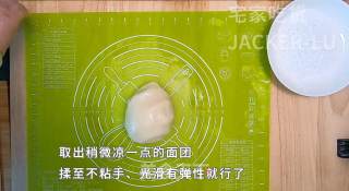 彩色冰皮月饼，美味蛋黄椰蓉馅，简单又方便，分享生活好滋味。步骤9