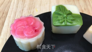 彩色冰皮月饼，美味蛋黄椰蓉馅，简单又方便，分享生活好滋味。步骤16