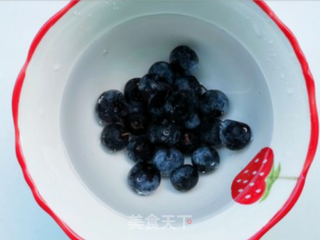蓝莓撞奶步骤2 蓝莓撞奶步骤2