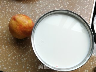 黄桃酸奶步骤1