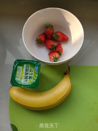 草莓香蕉拌酸奶步骤1 草莓香蕉拌酸奶步骤1